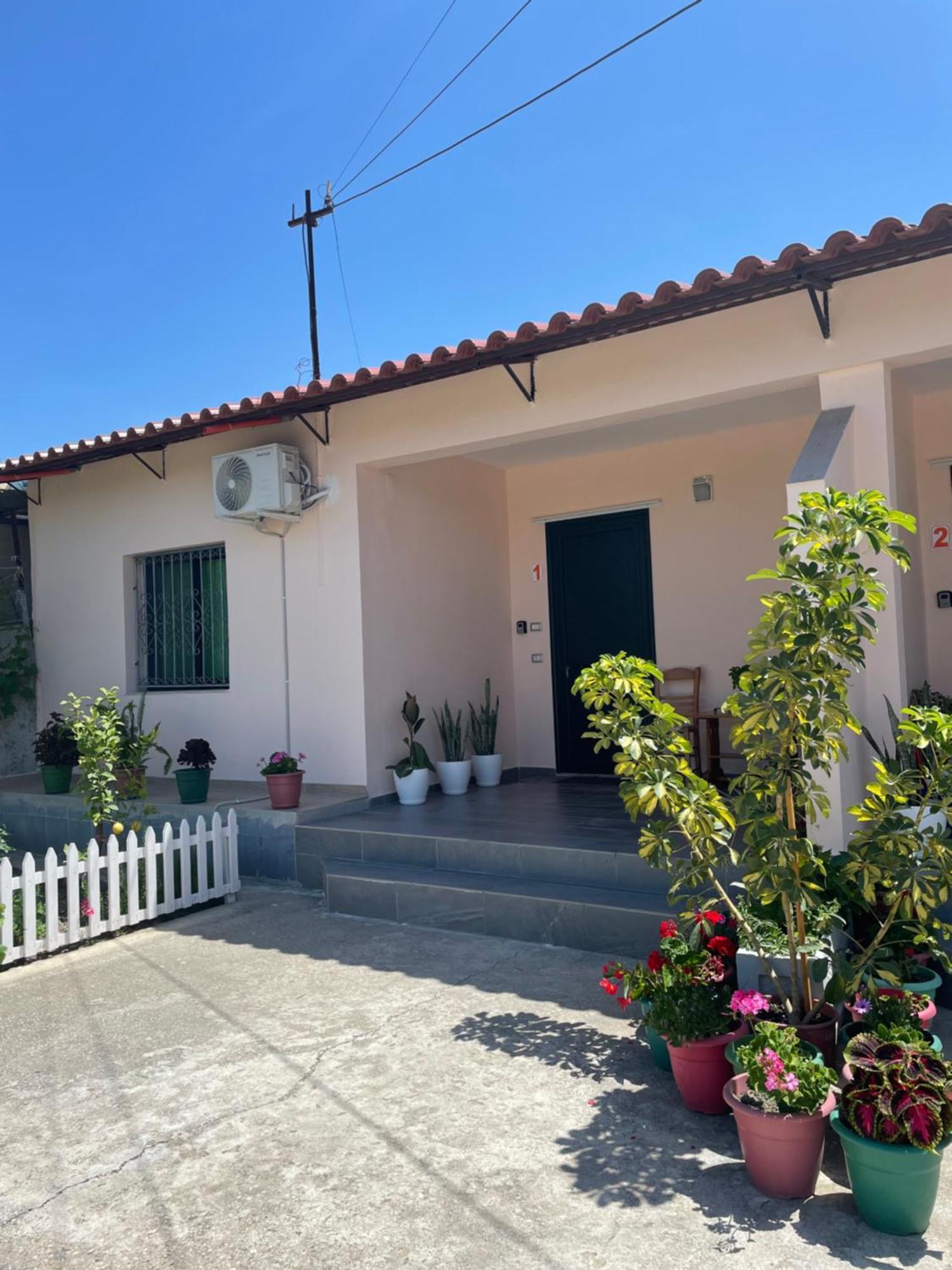 Rental Houses Dukaj Влёра Экстерьер фото